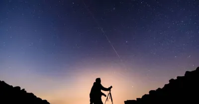 W najbliższą środę na nocnym niebie będzie widoczny Księżyc na tle Plejad
